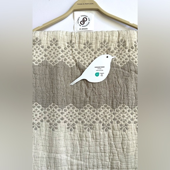 🎁Piscatextil Throw Blanket - Reversible Oatmeal and Taupe with Staggered Drops - Picture 6 of 7